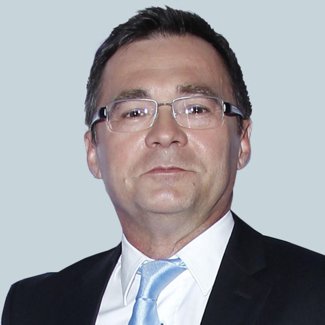 Prezenter TVP zostaje mistrzem pogrzebów! Zaskakująca decyzja gwiazdy