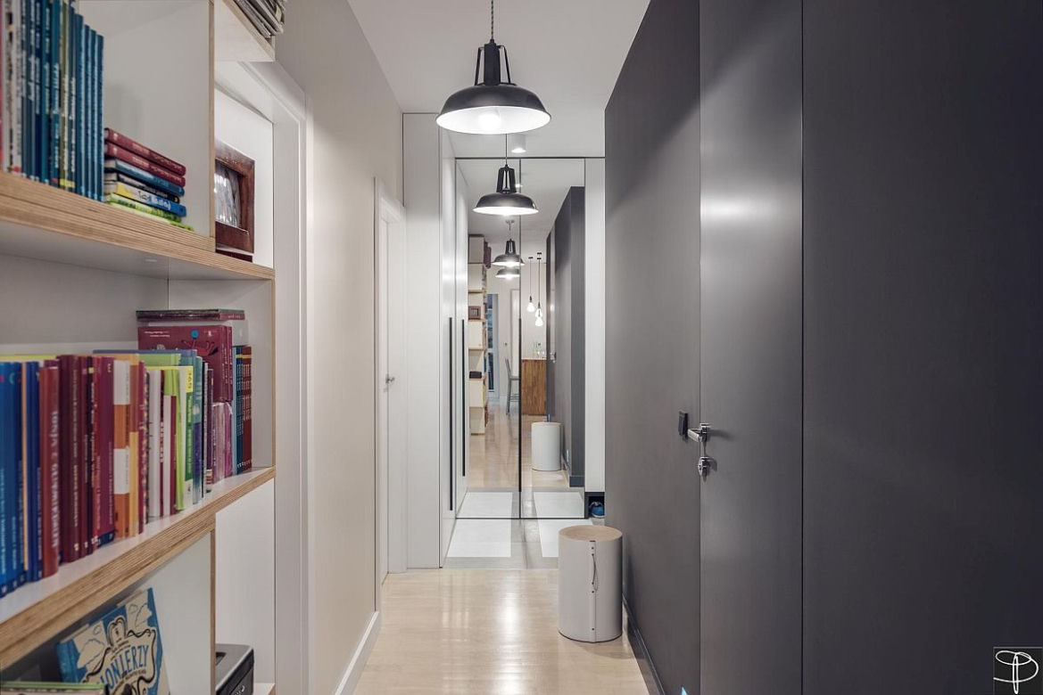 Antracytowy korytarz Studio Potorska