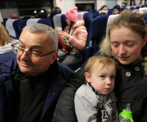 Przepełniony pociąg z uchodźcami