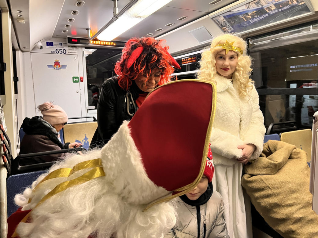 Święty Mikołaj jechał w krakowskim tramwaju 