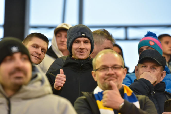 PRES Grupa Dewloperska Toruń - Abramczyk Polonia Bydgoszcz, zdjęcia kibiców i zawodników z pożegnania Adriana Miedzińskiego