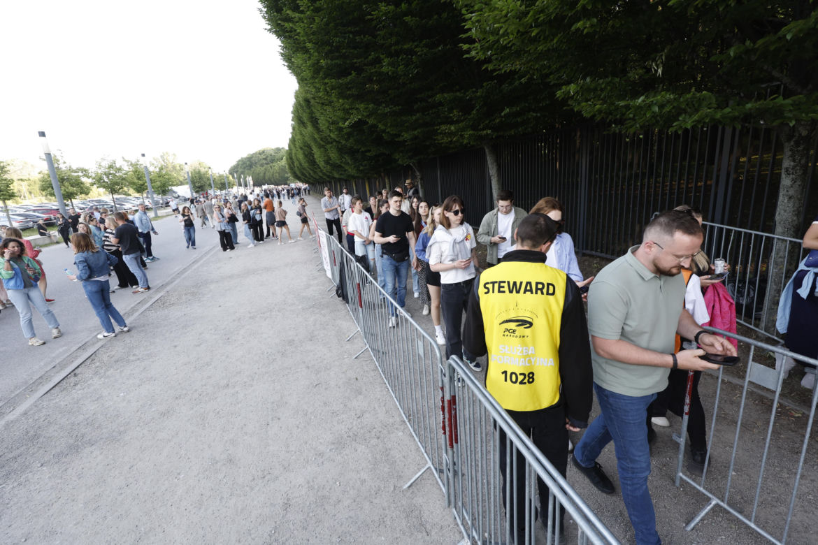 Koncert Justina Timberlake'a w Warszawie - fani pod PGE Narodowym