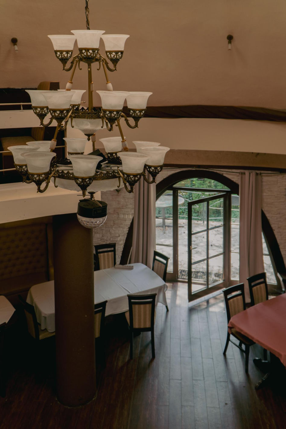 Dom Igloo w Aninie czyli część hotelu "Noclegi Ufo"