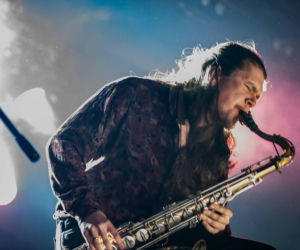 Skrupulatnie wyreżyserowany groteskowy spektakl okraszony nutą surrealizmu – Avatar zawładną Warszawą [RELACJA]