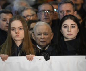 Rocznica katastrofy smoleńskiej. Tłumy ruszyły w Marszu Pamięci