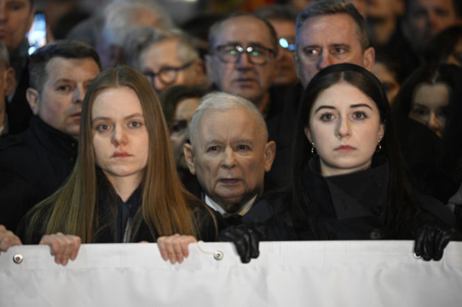 Rocznica katastrofy smoleńskiej. Tłumy ruszyły w Marszu Pamięci