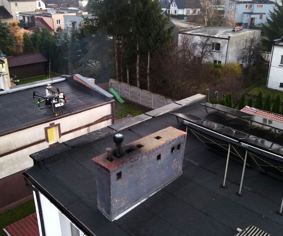 Antysmogowy dron w akcji. Posypały się żółte kartki dla kopciuchów