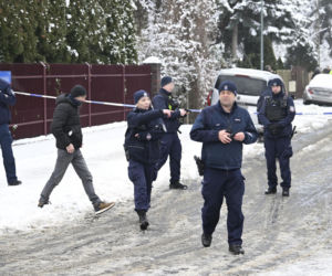 Zwłoki małżeństwa na Targówku. Świadkowie o szturmie antyterrorystów: W życiu czegoś takiego nie widziałem