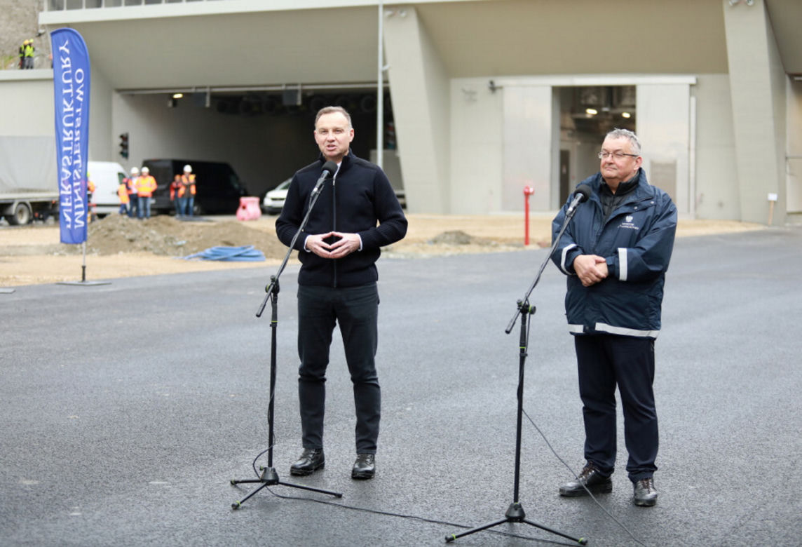 Wizyta Prezydenta Andrzeja Dudy na budowie tunelu pod gora Lubon Maly na odcinku S7 Naprawa - Skomielna Biala