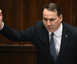 Sikroski bez hamulców do Macierewicza: Antek świrze!