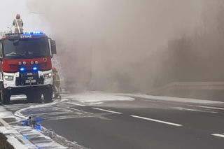 Zablokowana DK12 w Dębowej Łęce po pożarze ciężarówki. Objazdy od S5 Leszno-Zachód