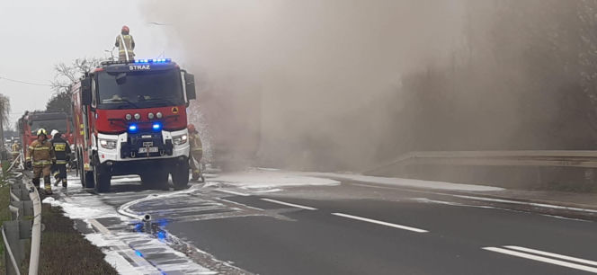 Zablokowana DK12 w Dębowej Łęce po pożarze ciężarówki. Objazdy od S5 Leszno-Zachód