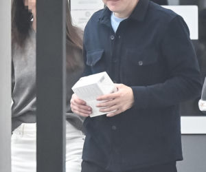 Marcin Mroczek z dziewczyną w cukierni