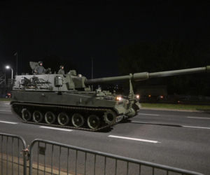 Nocna próba defilady wojskowej w Warszawie