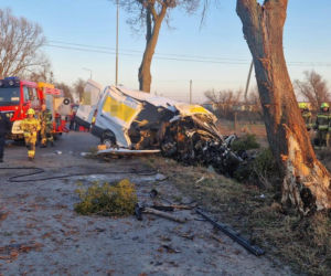 Miłosław. Złodziej samochodu firmy kurierskiej zginął w wypadku. Ruszyła zbiórka na kuriera [ZDJĘCIA]