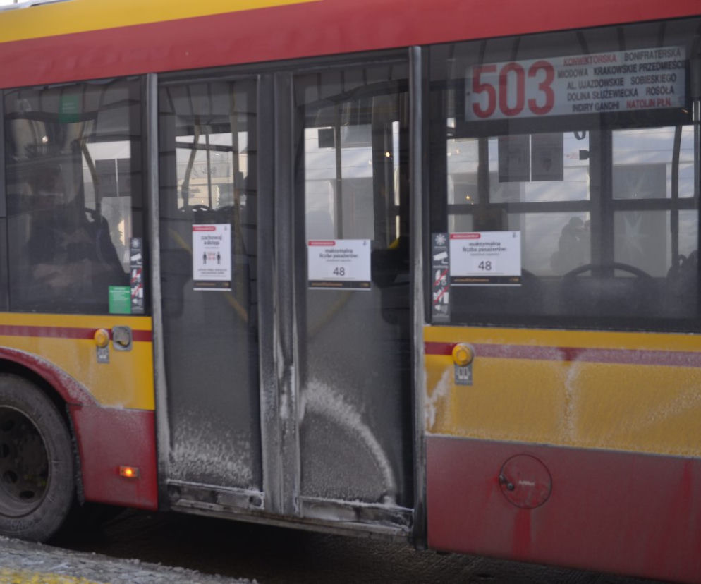 Wożą pasażerów brudasami