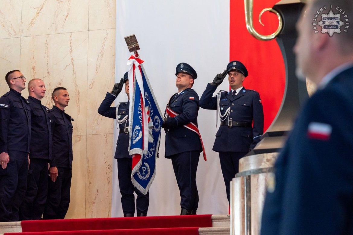 Nowi policjanci zasilili szeregi śląskiej policji! Wśród nich osiem policjantek