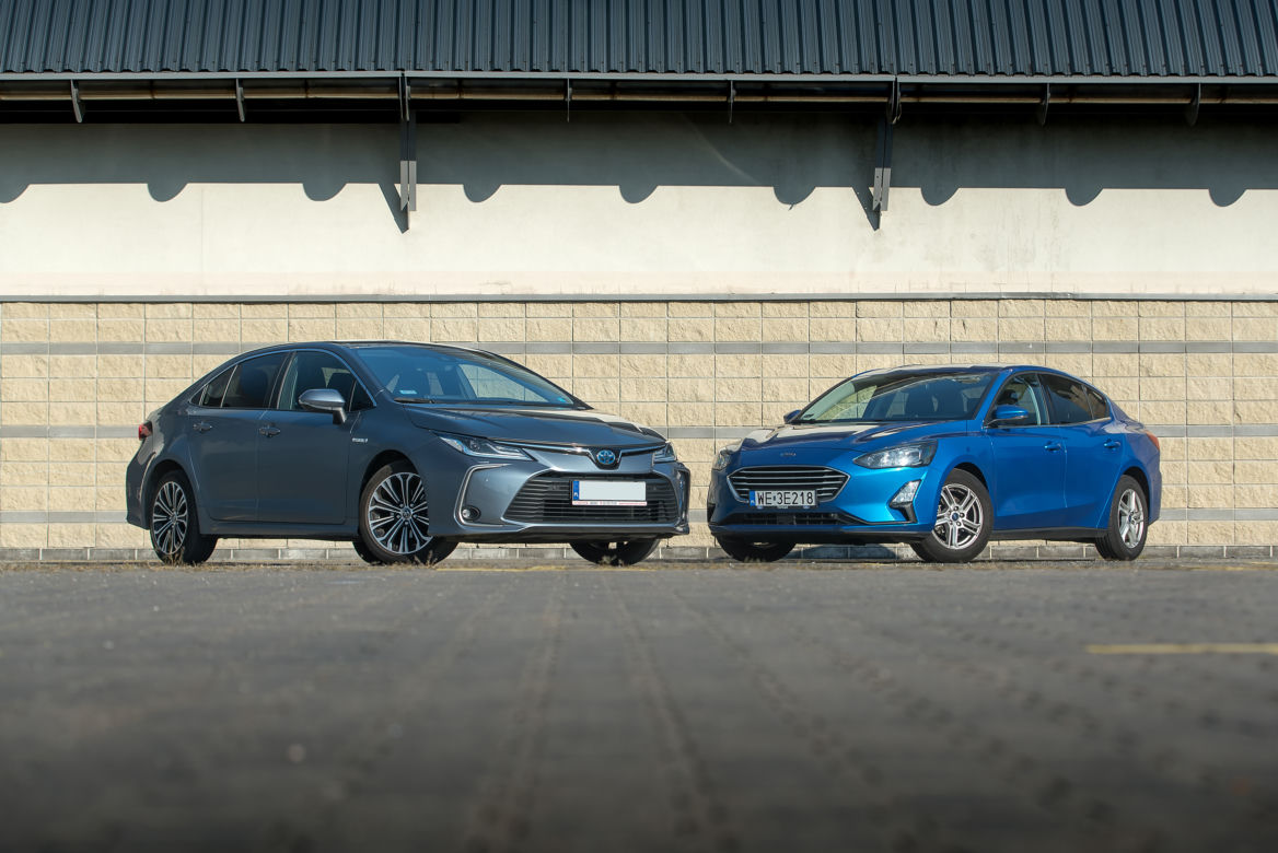 Ford Focus Sedan & Toyota Corolla Sedan