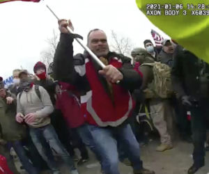 Twierdzi, że tylko się bronił