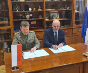 Podpisanie umowy pomiędzy UTH a Wojskowym Instytutem Techniki Pancernej i Samochodowej w Sulejówku