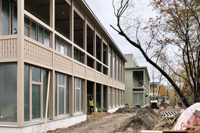 1 | Stonowana kolorystyka elewacji detalem nawiązuje do domów w stylu świdermajer