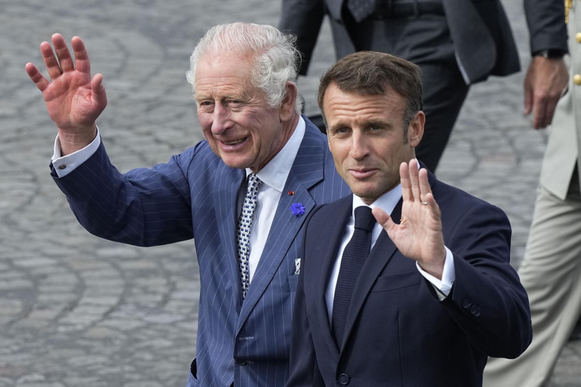 Emmanuel Macron zachwycony królową Camillą! Nie powstrzymał się od całusów
