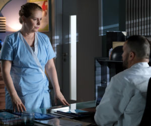 M jak miłość odc. 1932.  Aleksander Sowiński (Mikołaj Krawczyk), oddziałowa Tereska (Karolina Lutczyn)