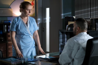 M jak miłość odc. 1932.  Aleksander Sowiński (Mikołaj Krawczyk), oddziałowa Tereska (Karolina Lutczyn)