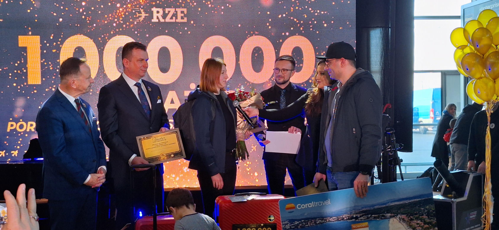 Milionowy pasażer na podrzeszowskiej Jasionce