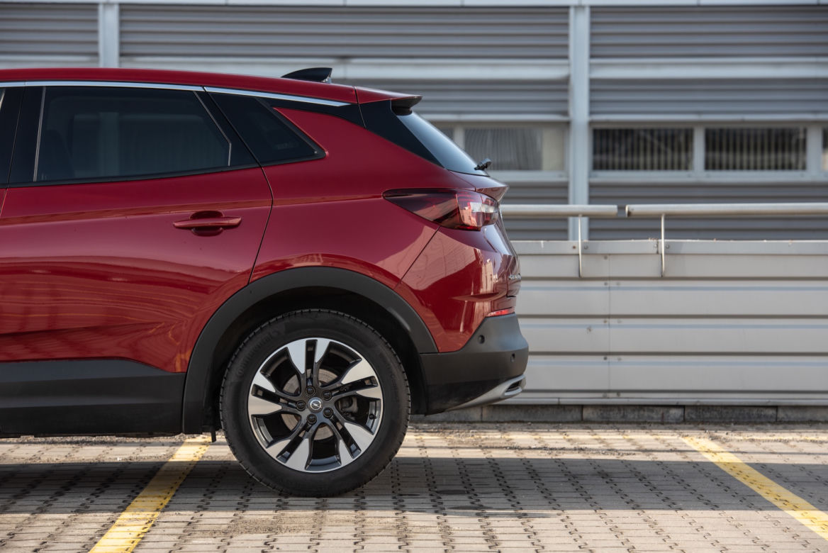 Renault Kadjar TCe 140 FAP vs Opel Grandland X 1.5 Diesel 130 KM Start/Stop AT8