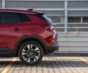 Renault Kadjar TCe 140 FAP vs Opel Grandland X 1.5 Diesel 130 KM Start/Stop AT8