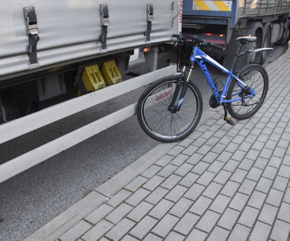 13-latek na rowerze uderzył w ciężarówkę. O krok od dramatu w Dąbrówce Tuchowskiej