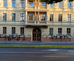 Oszpecona kamienica przy ul. Malczewskiego