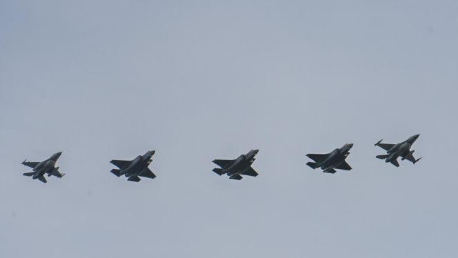 Szef MON nie krył dumy. Pierwsze F-35 już w kraju