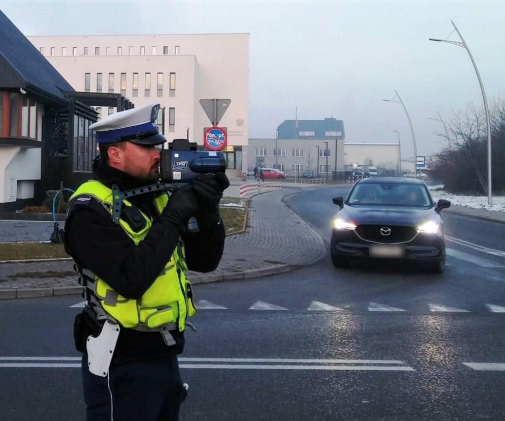 Kierowcy noga z gazu! Na drogach jest więcej policyjnych patroli