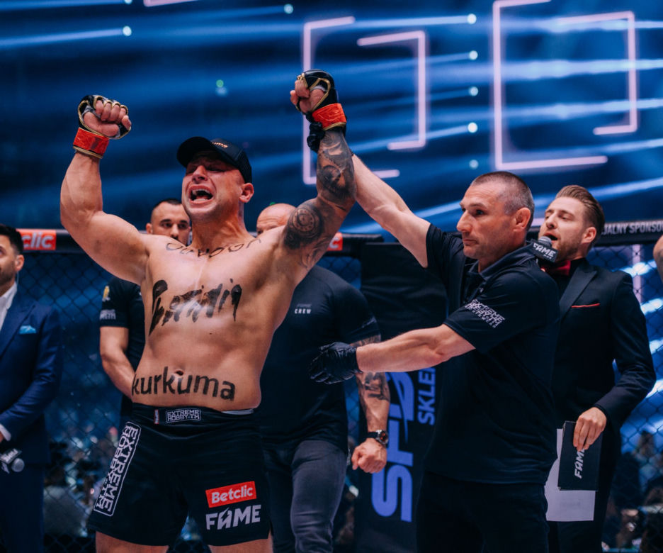 Mateusz Murański w klatce Fame MMA