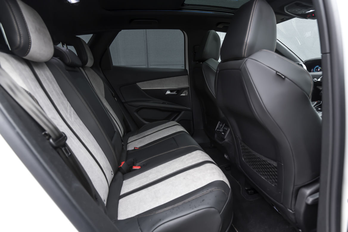 Peugeot 3008 Hybrid4 EAT8 GT