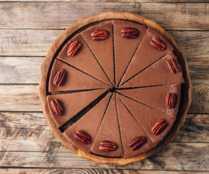 Ciasto czekoladowe z orzechami pekan. Wilgotny klasyk, który zachwyca