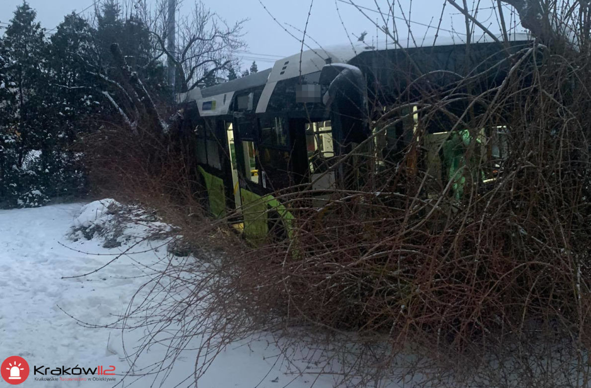 Autobus wypadł drogi na trasie: Wieliczka - Grabówki