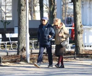 Stefan Friedmann z żoną na spacerze