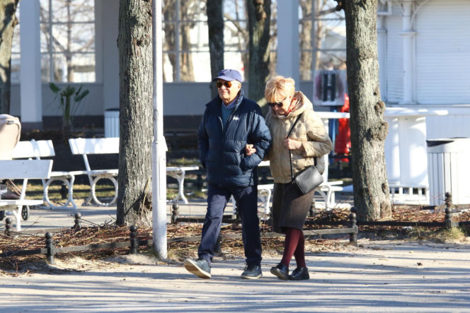 Stefan Friedmann z żoną na spacerze