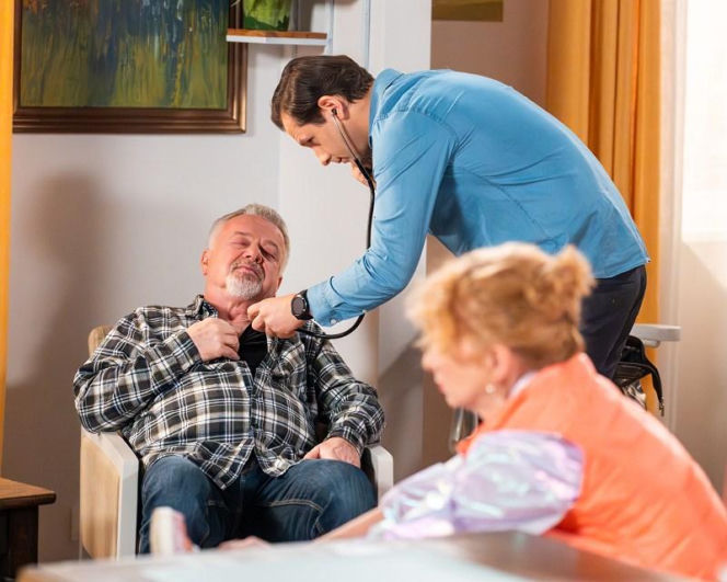 „Pierwsza miłość” odc. 4145 streszczenie. Mateusz pokazuje Emilce ich nowe gniazdko. Romantyczny nastrój psuje mu tylko płacz dziecka