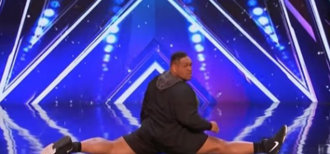 Seksowne laski mogą zazdrościć. Olbrzymi facet zawstydził twerkiem Nicki Minaj! 