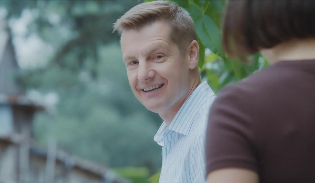 M jak miłość. Paweł (Rafał Mroczek),  Agnes (Amanda Mincewicz)