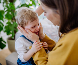 Dziecko gorzej zachowuje się przy mamie? To może być największy komplement 