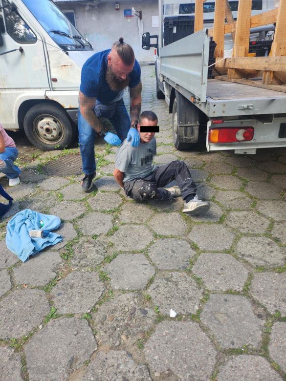 Wołomin. Napadł na seniorkę w biały dzień. 43-latek zatrzymany przez kryminalnych