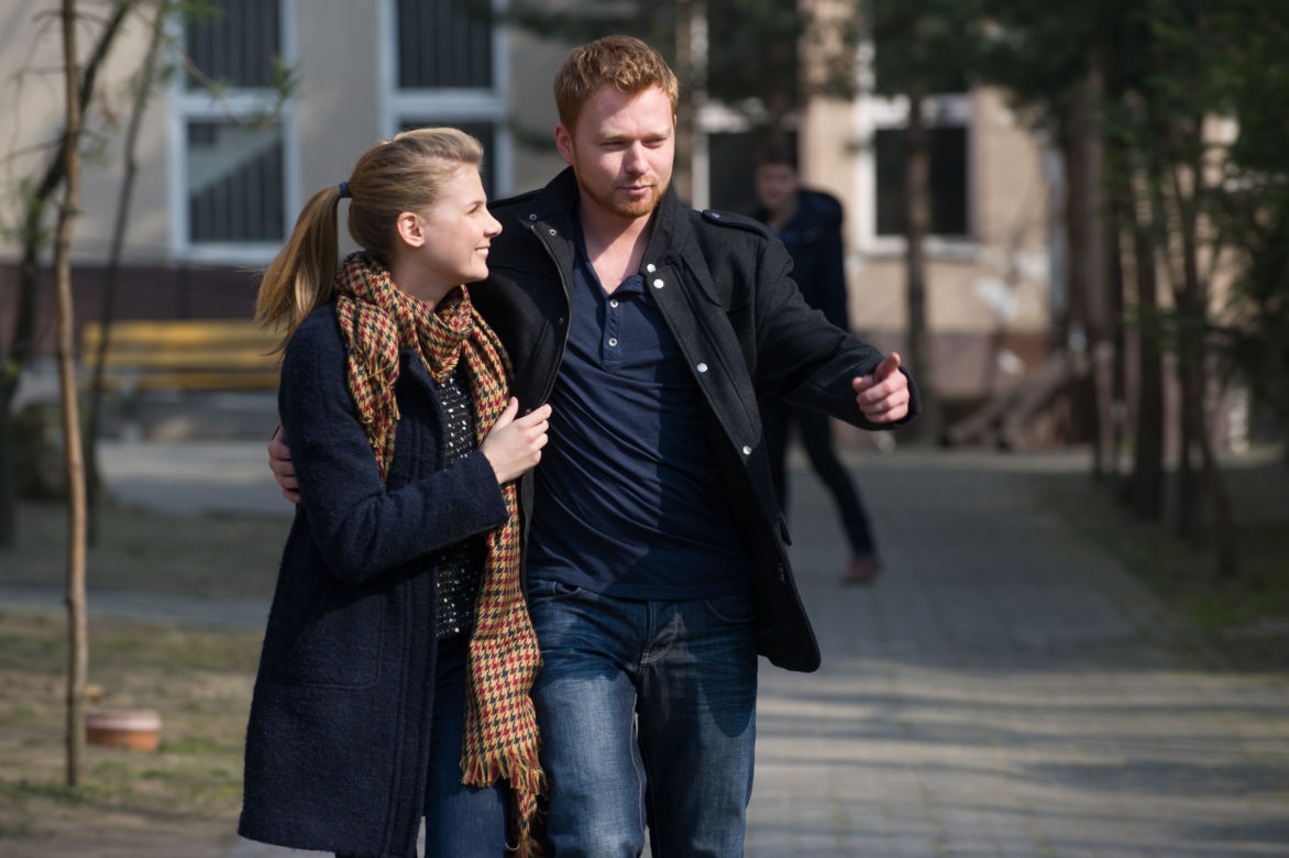 Na Wspólnej odc. 2106. Daniel Brzozowski (Michał Tomala), Ola Zimińska (Marta Wierzbicka)