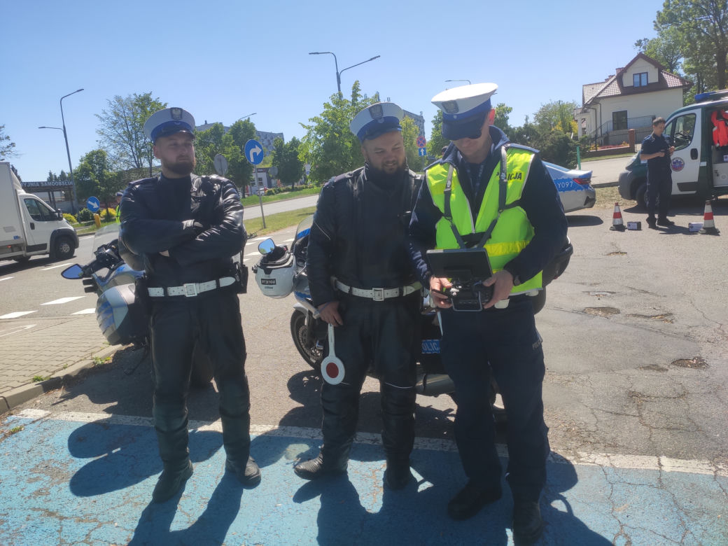 "Ratownik w każdym samochodzie" - Działania policji i ratowników
