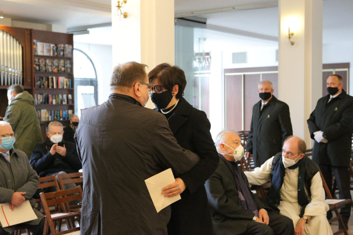 Ryszard Kalisz gorąco uściskał wdowę po Janie Lityńskim 