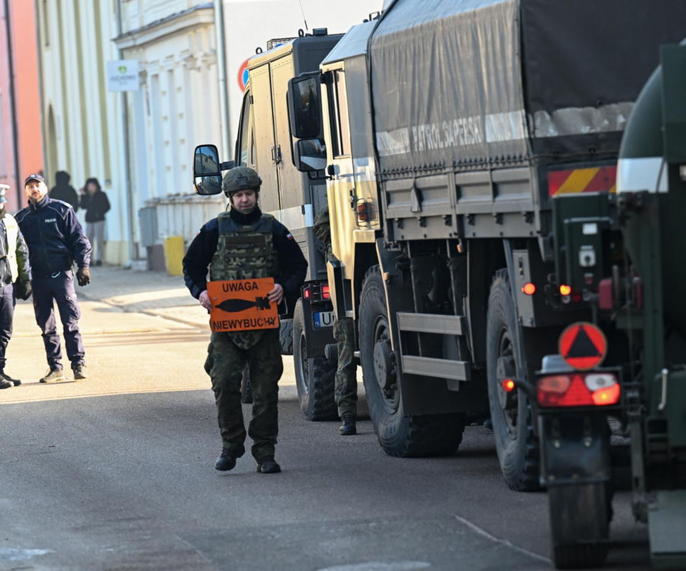 Szczecinek/ Saperzy usunęli pocisk przeciwlotniczy znaleziony w śródmiejskiej kamienicy